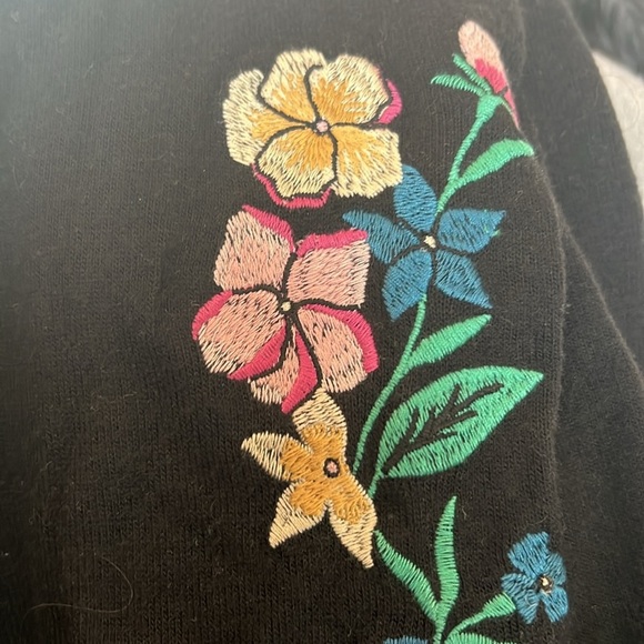 NWT PJ Salvage Black Floral Embroidered Jogger Pants Women’s Size Medium - Picture 4 of 4